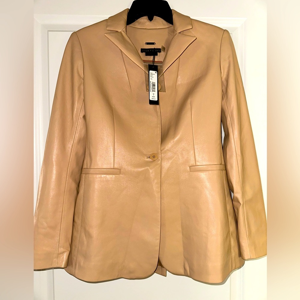 Alice + Olivia Women's Beige Long Sleeve Button Front Jacket 🧥